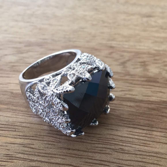 Ring - Picture 5 of 8